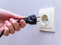 Tomada-desconectando Mensagem de Fim do Ano de 2025.